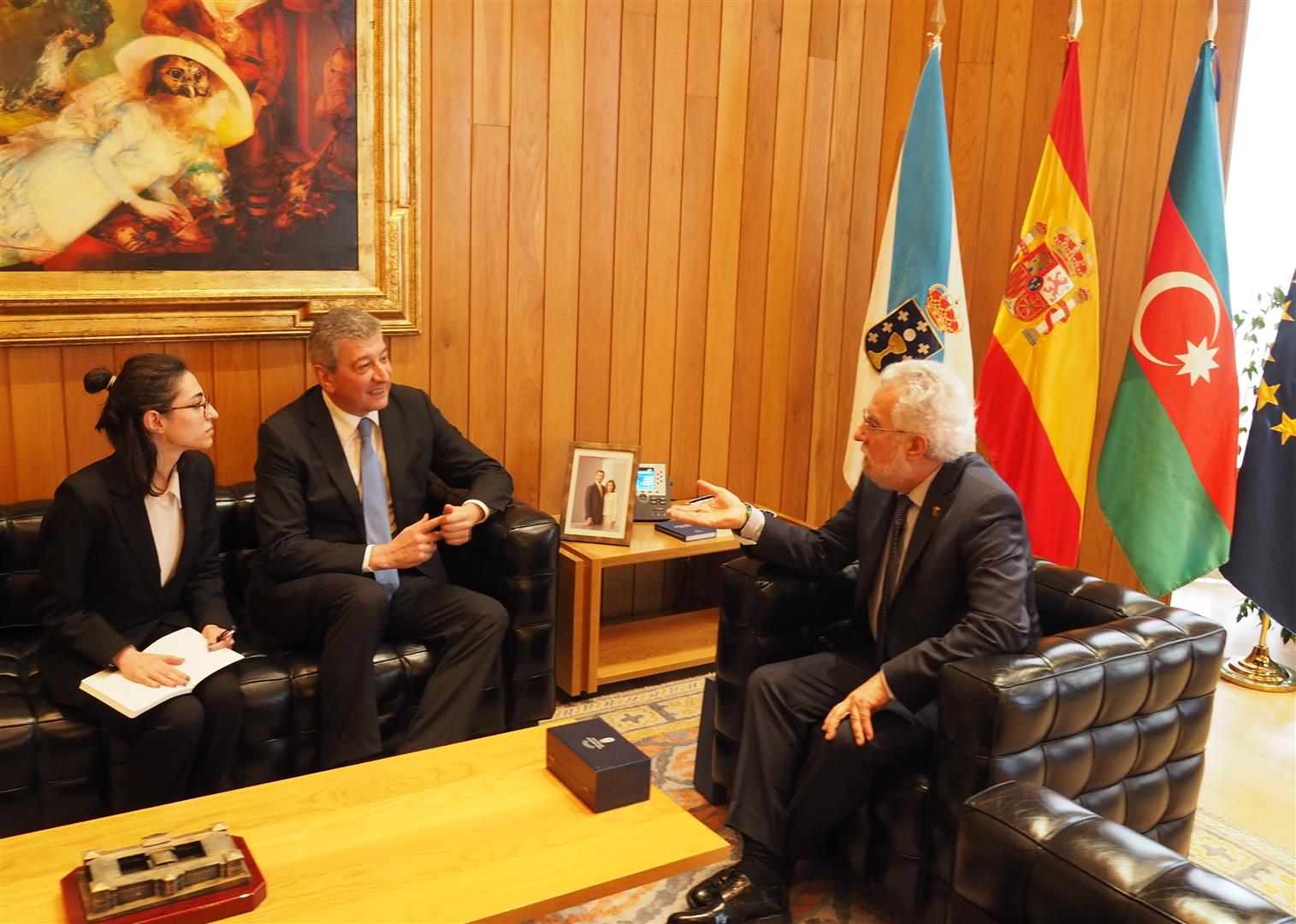 Foto da noticia: O embaixador de Azerbaixán visita o Parlamento de Galicia 